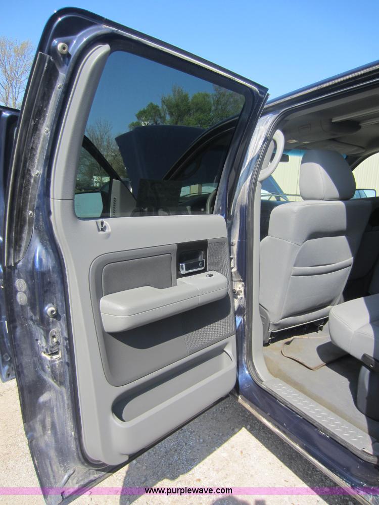 image for item C5411 2004 Ford F150 XLT Super Crew pickup truck