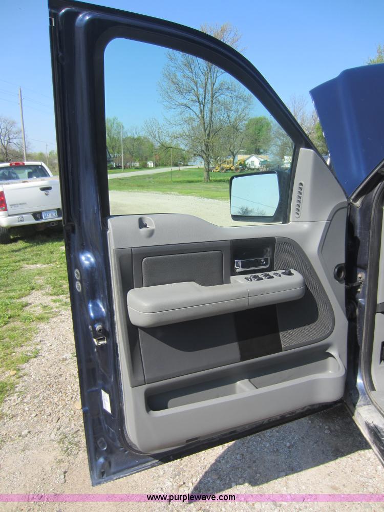 image for item C5411 2004 Ford F150 XLT Super Crew pickup truck