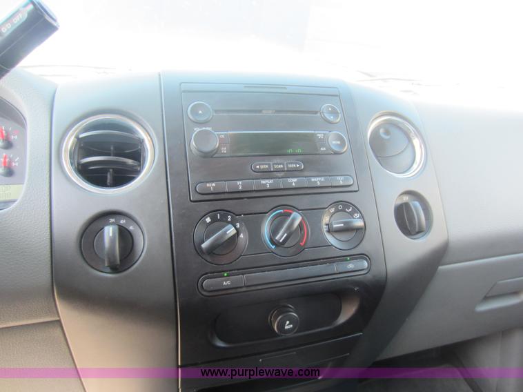 image for item C5411 2004 Ford F150 XLT Super Crew pickup truck