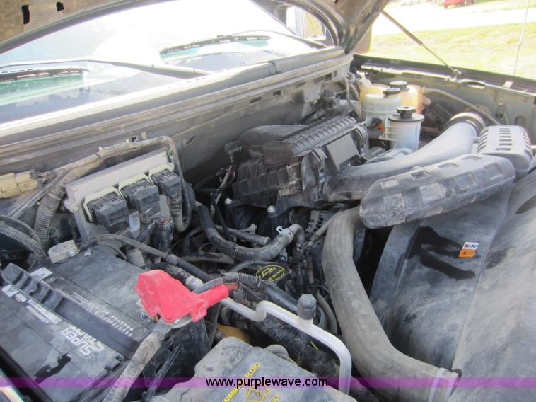 image for item C5411 2004 Ford F150 XLT Super Crew pickup truck