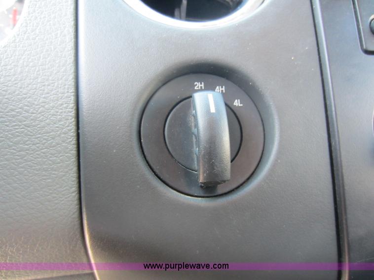 image for item C5411 2004 Ford F150 XLT Super Crew pickup truck