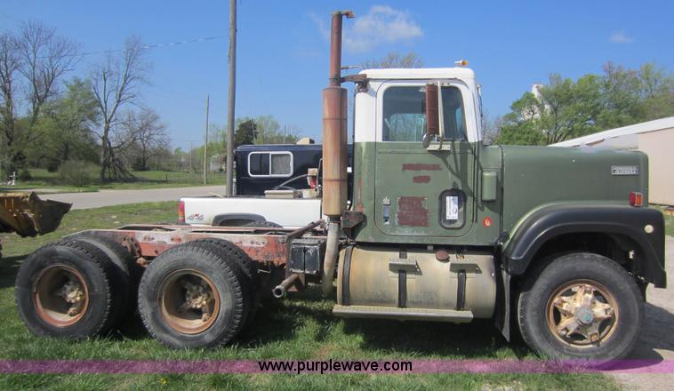 image for item C5414 1973 International Transtar 4200 semi truck