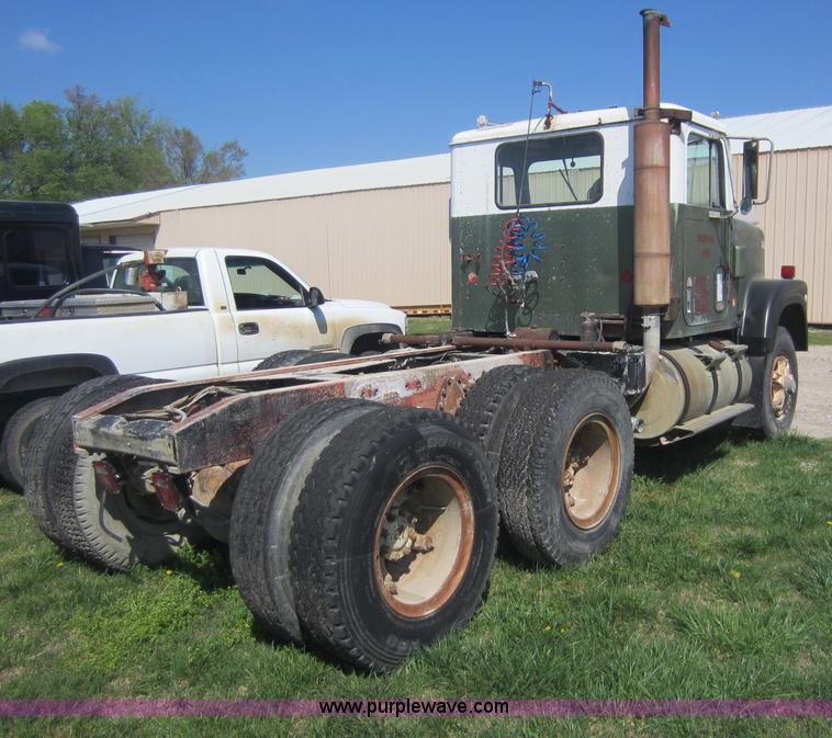 image for item C5414 1973 International Transtar 4200 semi truck