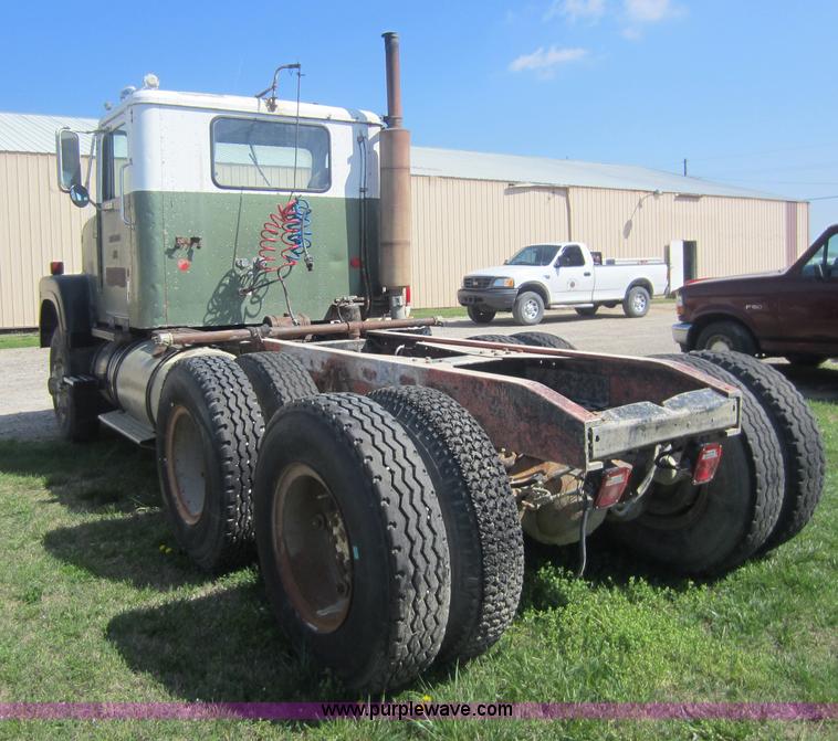 image for item C5414 1973 International Transtar 4200 semi truck