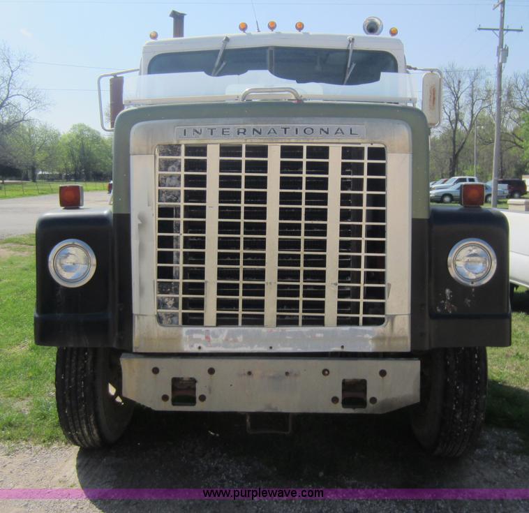 image for item C5414 1973 International Transtar 4200 semi truck