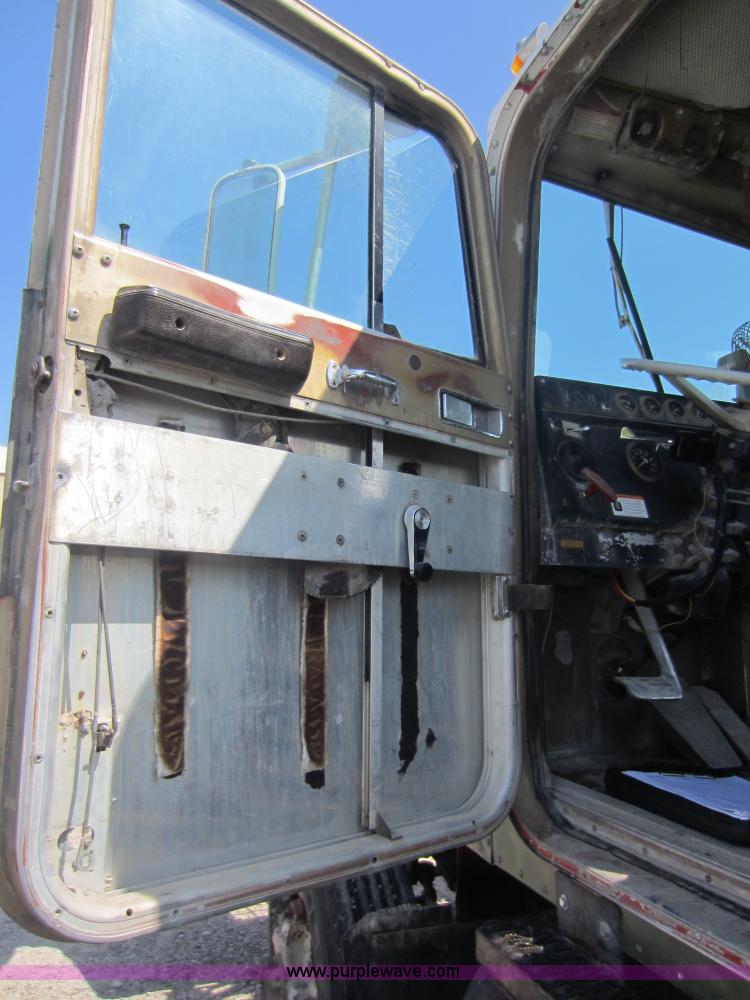 image for item C5414 1973 International Transtar 4200 semi truck