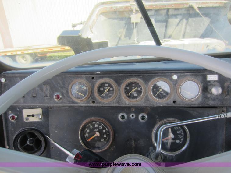 image for item C5414 1973 International Transtar 4200 semi truck