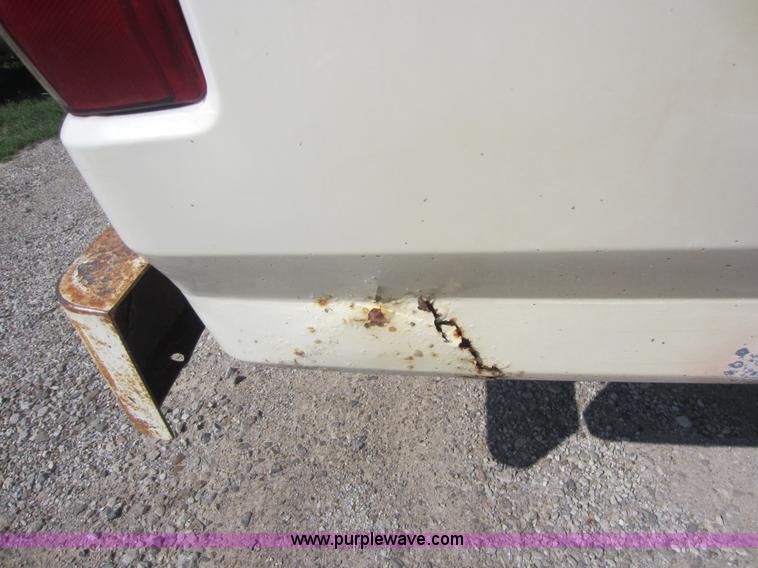 image for item C5416 1991 Ford F250 pickup truck