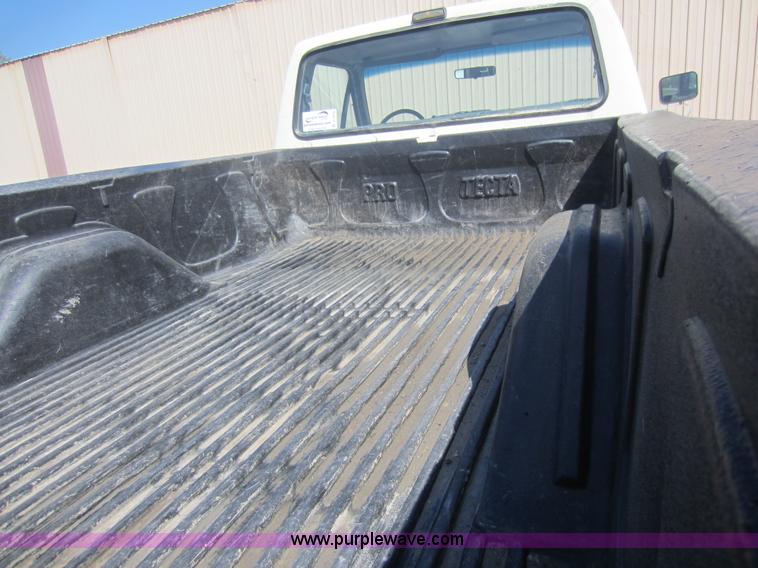 image for item C5416 1991 Ford F250 pickup truck