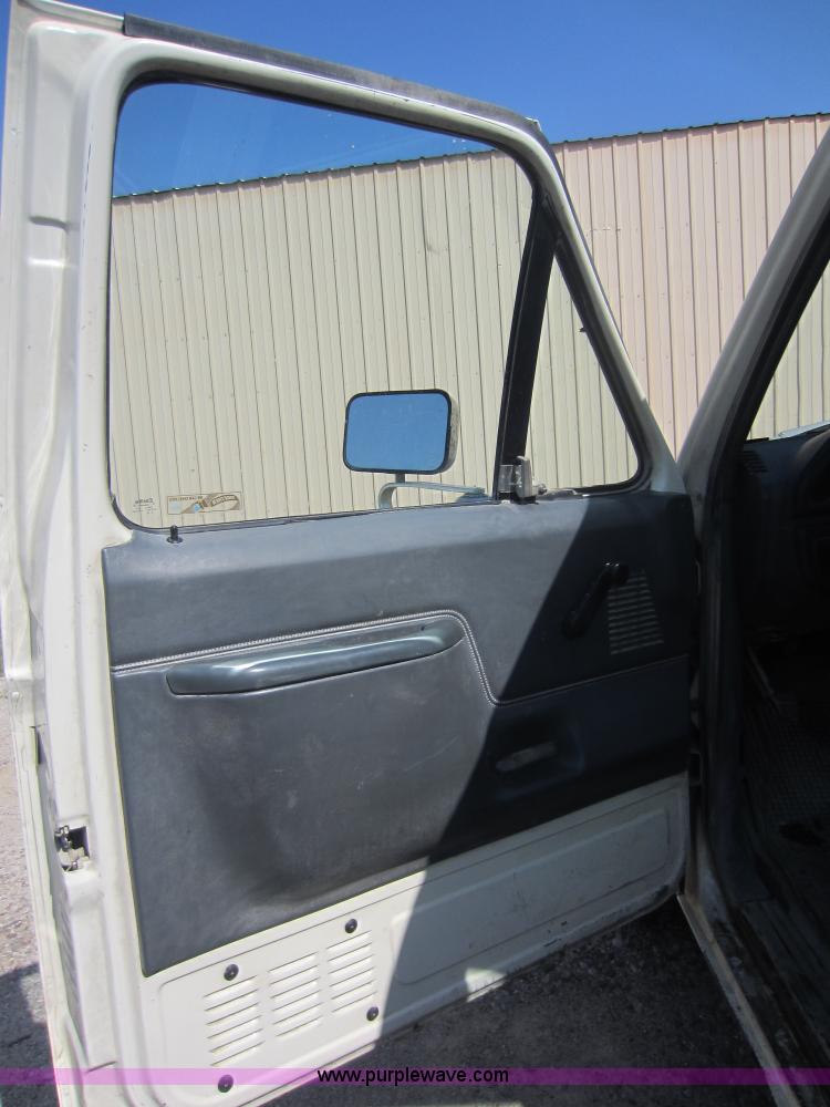 image for item C5416 1991 Ford F250 pickup truck