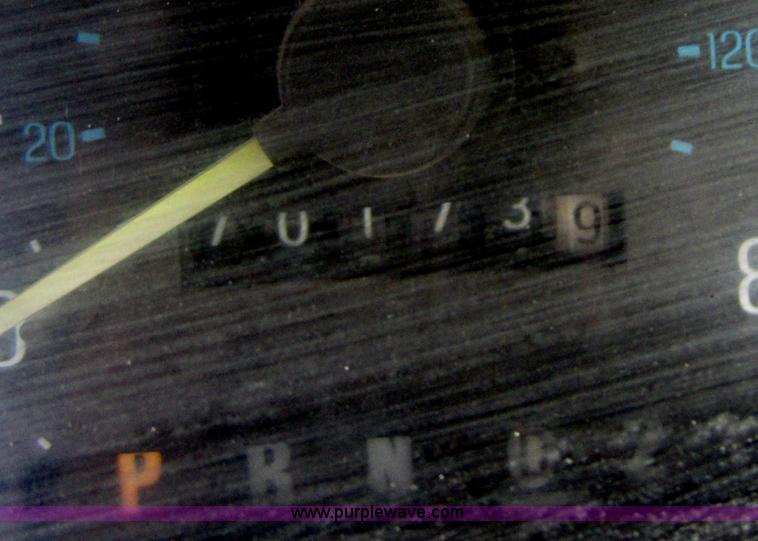 image for item C5416 1991 Ford F250 pickup truck