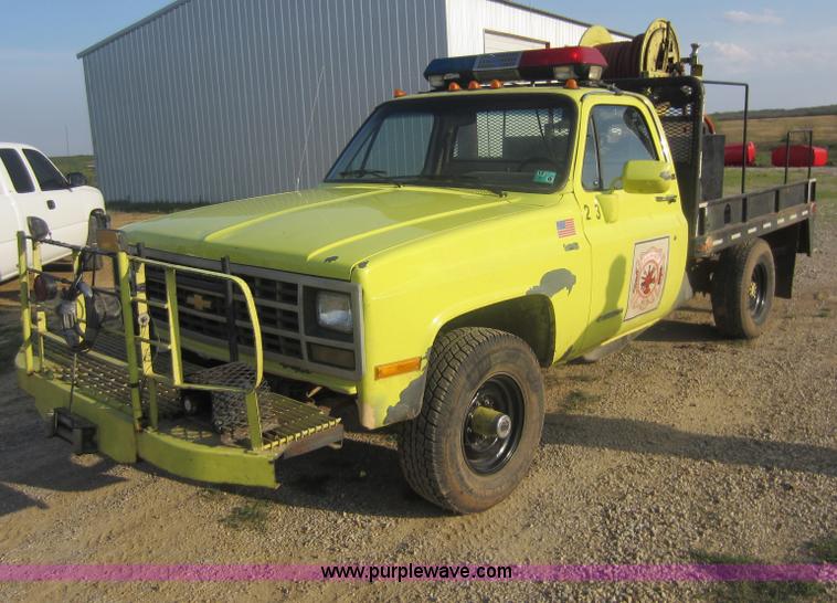 image for item C5424 1989 Chevrolet V3500 fire truck