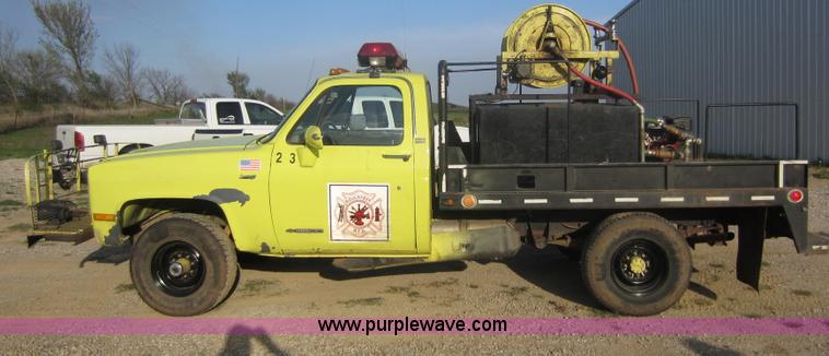 image for item C5424 1989 Chevrolet V3500 fire truck