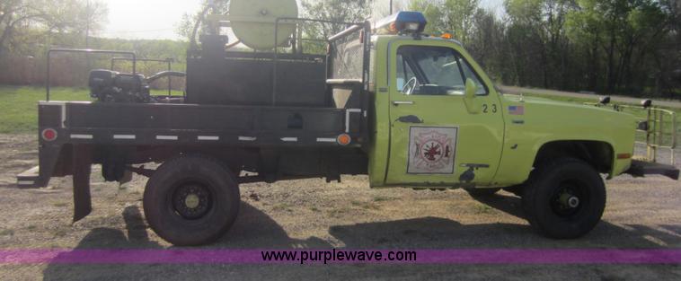image for item C5424 1989 Chevrolet V3500 fire truck