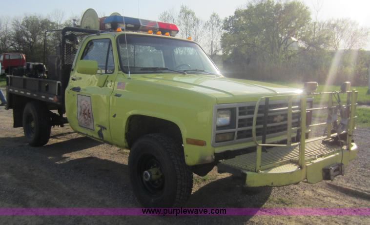 image for item C5424 1989 Chevrolet V3500 fire truck