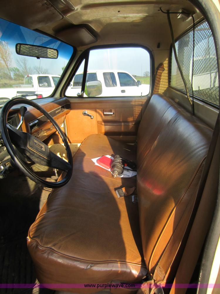 image for item C5424 1989 Chevrolet V3500 fire truck