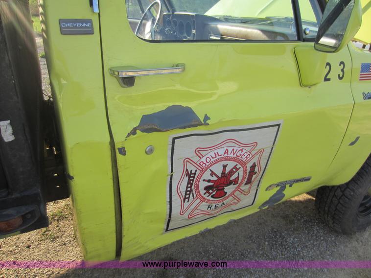 image for item C5424 1989 Chevrolet V3500 fire truck