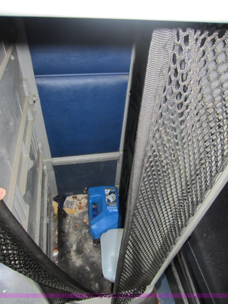 image for item C5425 2004 Freightliner Columbia semi truck