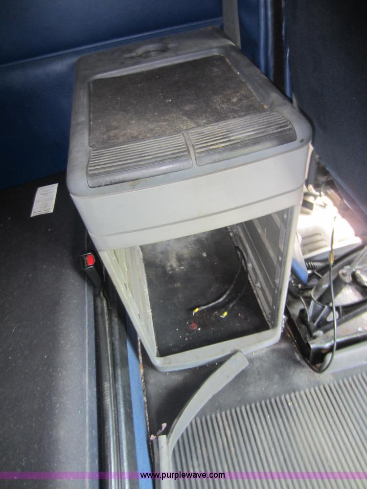 image for item C5425 2004 Freightliner Columbia semi truck