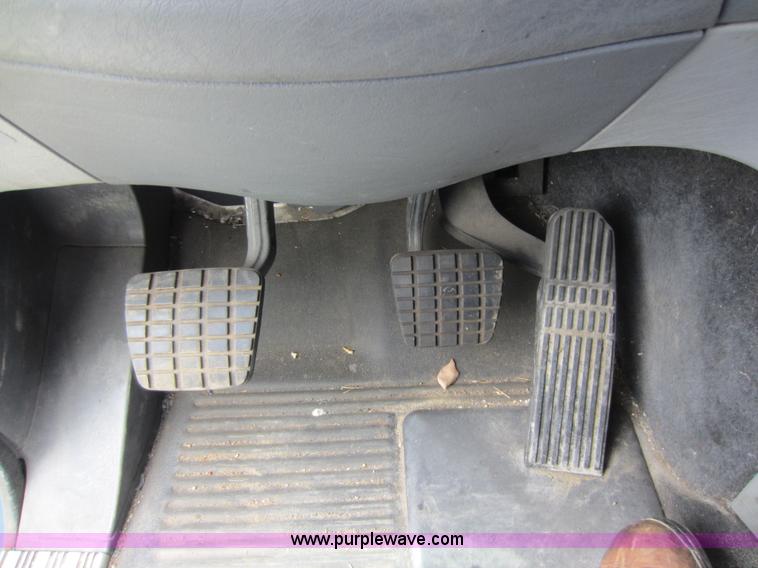 image for item C5425 2004 Freightliner Columbia semi truck