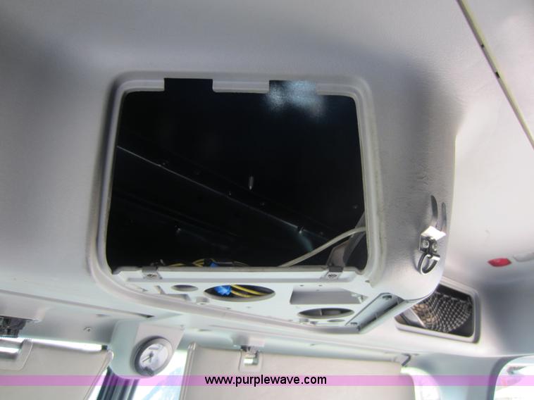 image for item C5425 2004 Freightliner Columbia semi truck