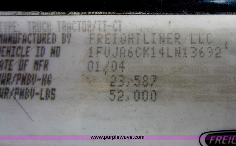 image for item C5425 2004 Freightliner Columbia semi truck