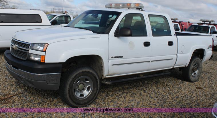 image for item D7549 2005 Chevrolet Silverado K2500HD LS crew cab pickup truck