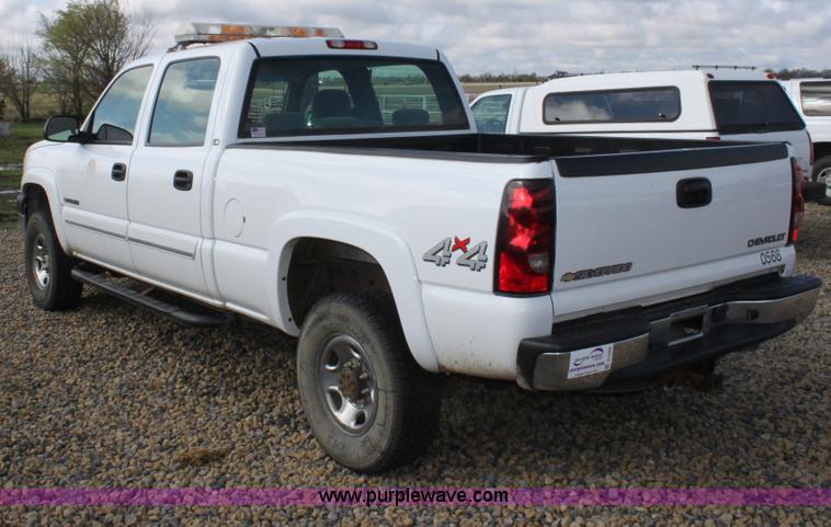 image for item D7549 2005 Chevrolet Silverado K2500HD LS crew cab pickup truck