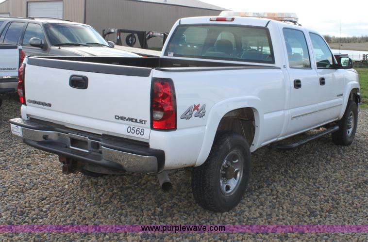 image for item D7549 2005 Chevrolet Silverado K2500HD LS crew cab pickup truck