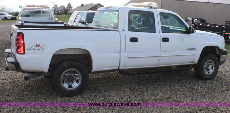 image for item D7549 2005 Chevrolet Silverado K2500HD LS crew cab pickup truck