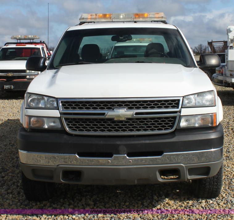 image for item D7549 2005 Chevrolet Silverado K2500HD LS crew cab pickup truck