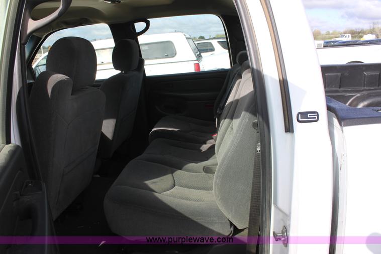 image for item D7549 2005 Chevrolet Silverado K2500HD LS crew cab pickup truck