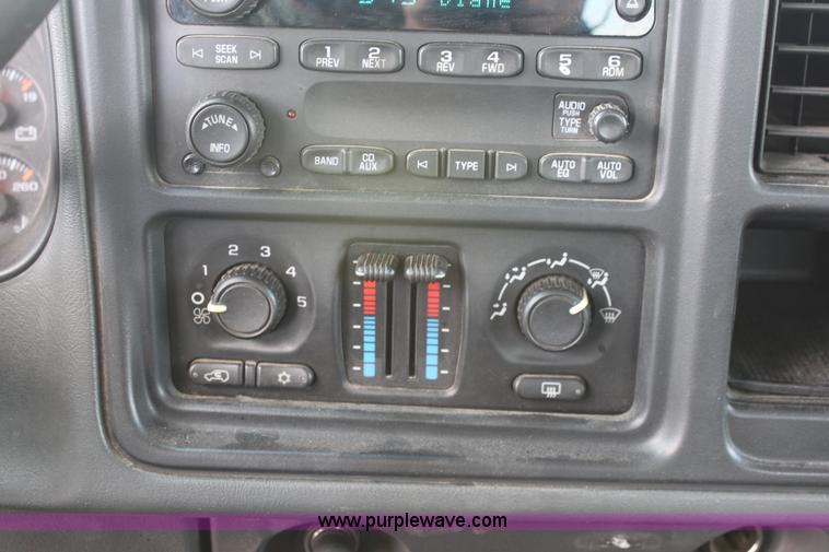 image for item D7549 2005 Chevrolet Silverado K2500HD LS crew cab pickup truck