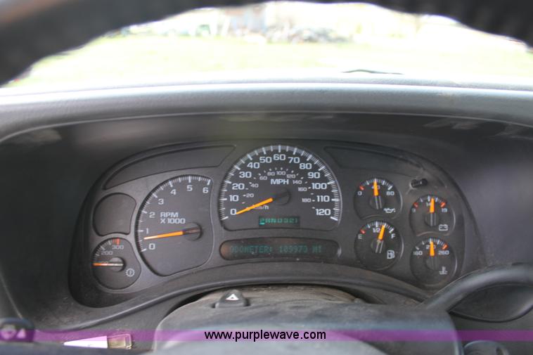 image for item D7549 2005 Chevrolet Silverado K2500HD LS crew cab pickup truck