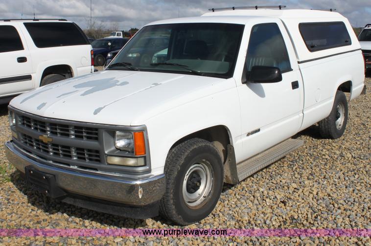 image for item D7551 1995 Chevrolet C1500 pickup truck