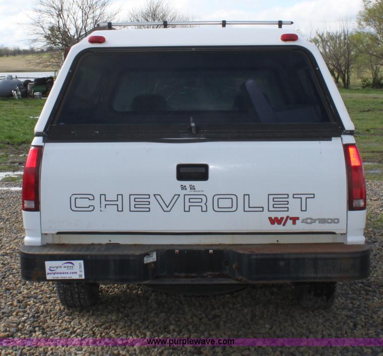 image for item D7551 1995 Chevrolet C1500 pickup truck