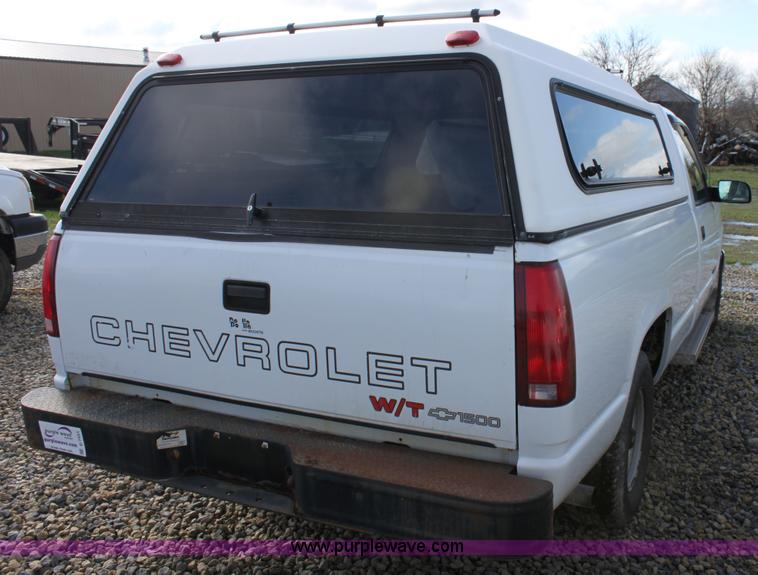 image for item D7551 1995 Chevrolet C1500 pickup truck