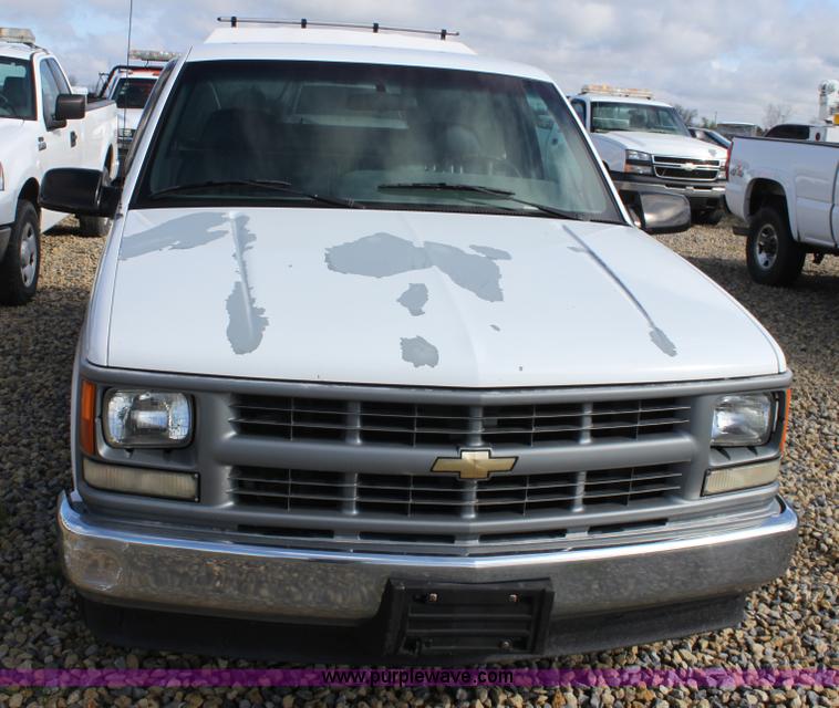 image for item D7551 1995 Chevrolet C1500 pickup truck