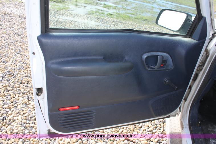 image for item D7551 1995 Chevrolet C1500 pickup truck