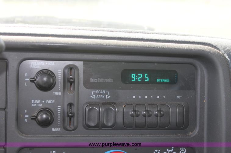 image for item D7551 1995 Chevrolet C1500 pickup truck