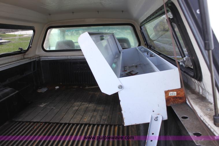 image for item D7551 1995 Chevrolet C1500 pickup truck