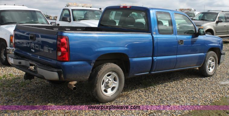 image for item D7554 2003 Chevrolet Silverado C1500 extended cab pickup truck