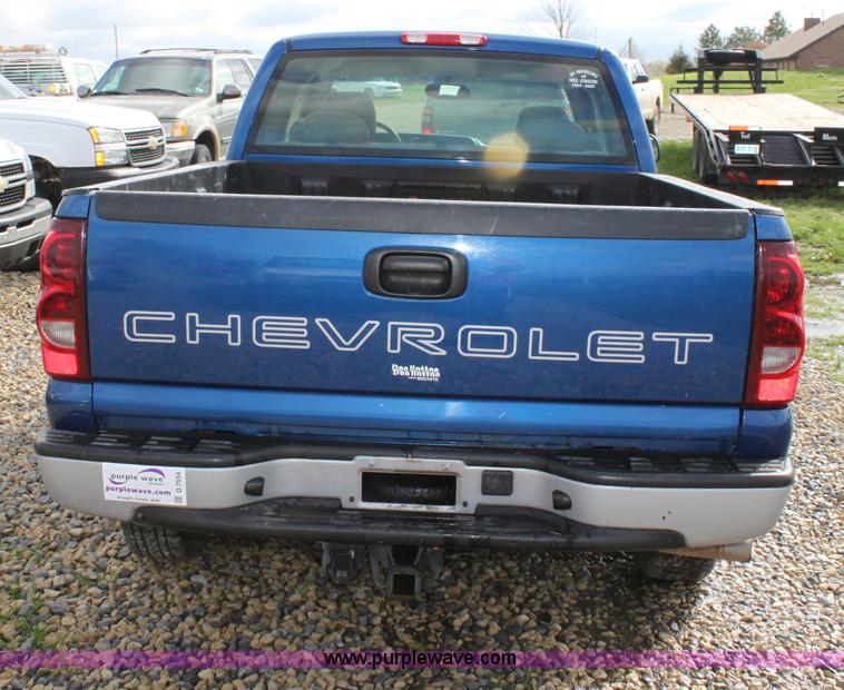 image for item D7554 2003 Chevrolet Silverado C1500 extended cab pickup truck