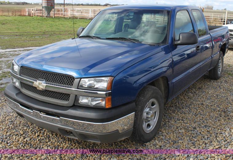 image for item D7554 2003 Chevrolet Silverado C1500 extended cab pickup truck