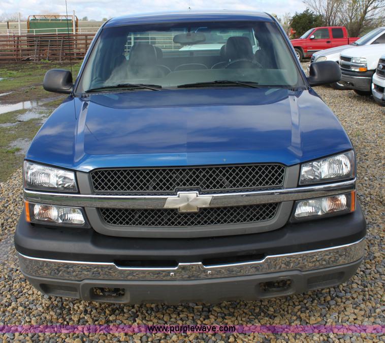 image for item D7554 2003 Chevrolet Silverado C1500 extended cab pickup truck