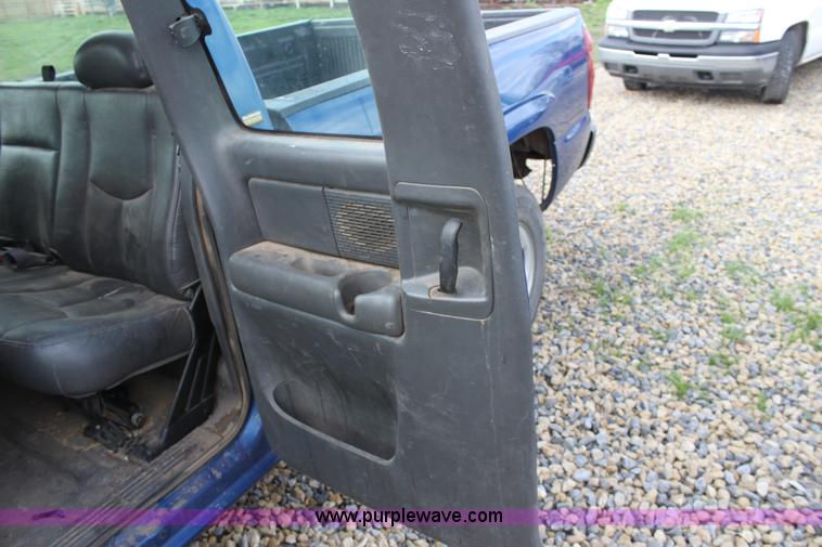 image for item D7554 2003 Chevrolet Silverado C1500 extended cab pickup truck