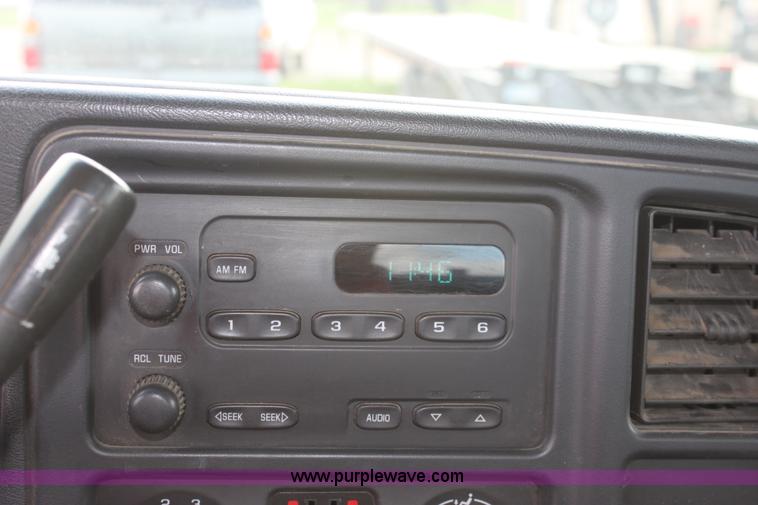 image for item D7554 2003 Chevrolet Silverado C1500 extended cab pickup truck