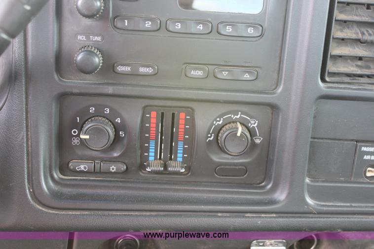 image for item D7554 2003 Chevrolet Silverado C1500 extended cab pickup truck