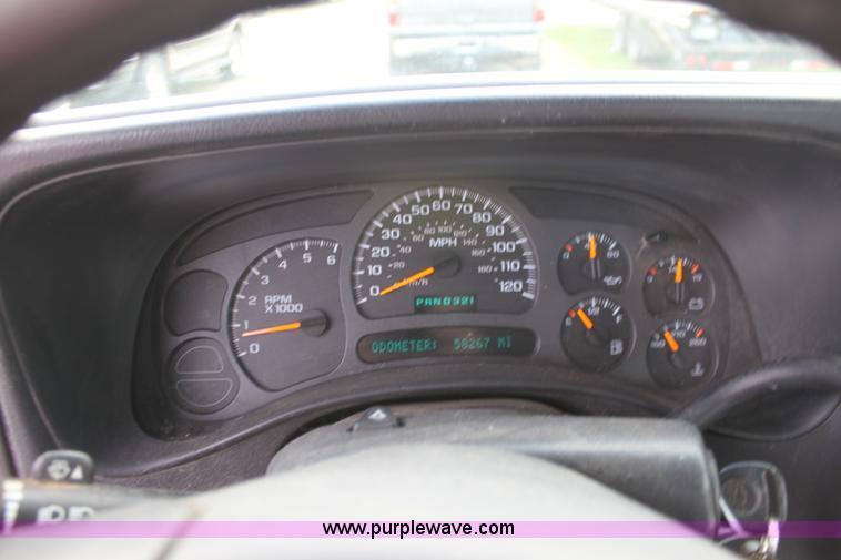 image for item D7554 2003 Chevrolet Silverado C1500 extended cab pickup truck