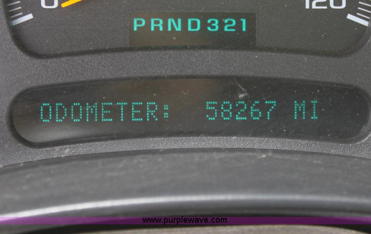 image for item D7554 2003 Chevrolet Silverado C1500 extended cab pickup truck